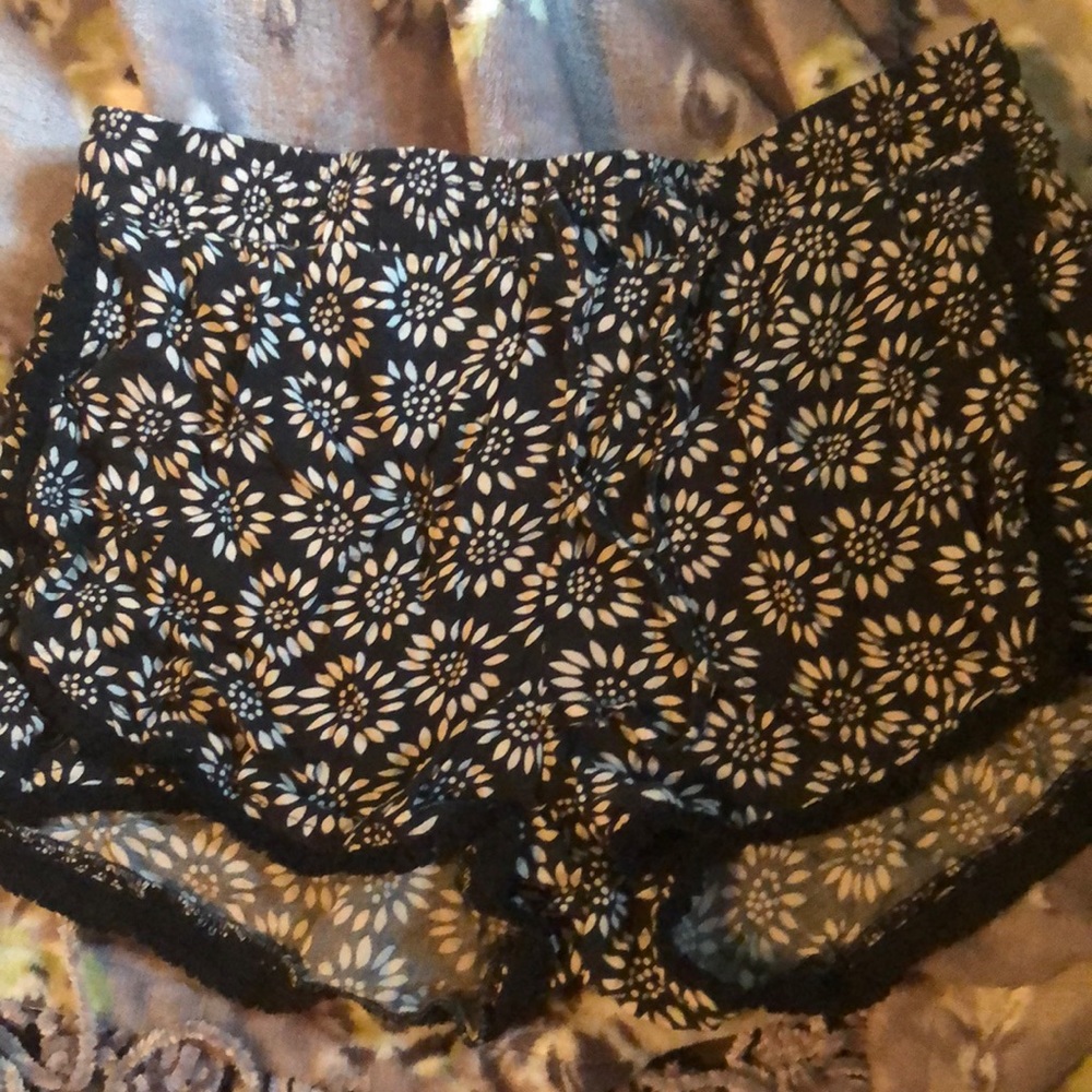 Stretchy shorts. Size S (3-5)